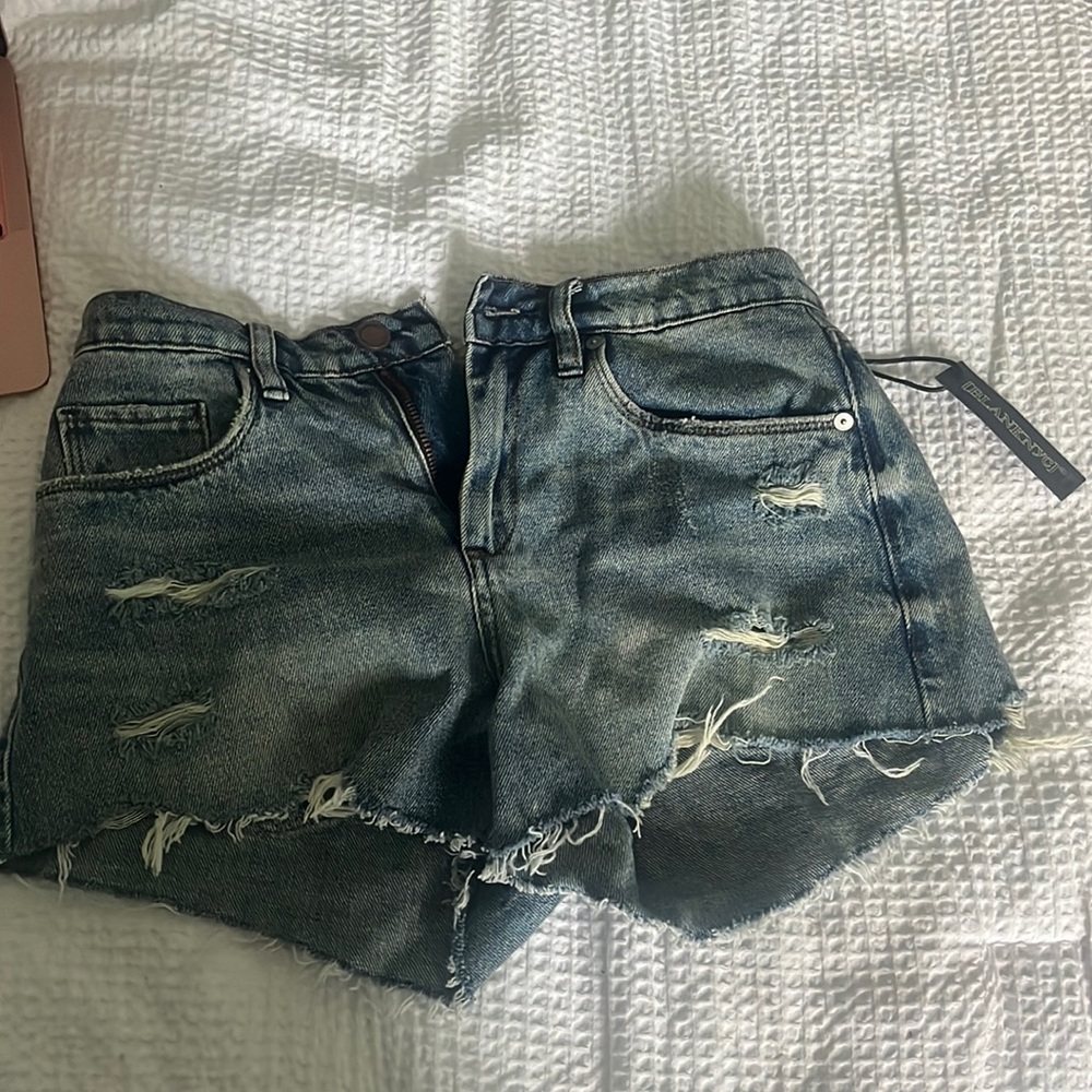 BLANK NYC SHORT SZ 26 never worn